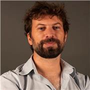 Produttore, sound designer e tecnico del suono. Ho approfondito negli anni i vari linguaggi legato all'audio e all'audiovisivo. Offro corsi legato all'audio professionale, alla produzione audio e alsound design, ala progettazione multimediale e corsi di f